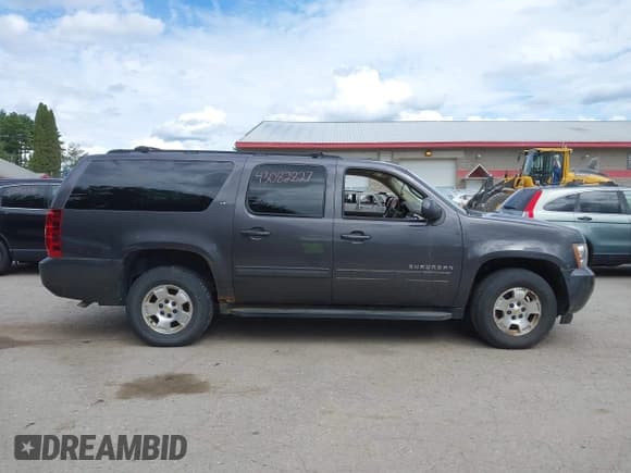 ✅ 2010 Chevrolet Suburban LT • VIN: 1GNUKJE33AR117502 • Lot: 43082827. Listed on IAAI with 200,098 mi. Free auction sales archive from the USA and detailed vehicle history report at DreamBid. Image 13.