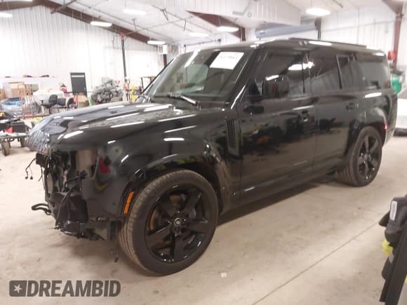 ✅ 2024 Land Rover Defender X-Dynamic SE • VIN: SALE2FEU1R2300221 • Lot: 41579863. Wystawiony na IAAI z przebiegiem 13 981 mil. Bezpłatny archiwum sprzedaży aukcyjnych z USA i szczegółowy raport historii pojazdu na DreamBid. Zdjęcie 18.