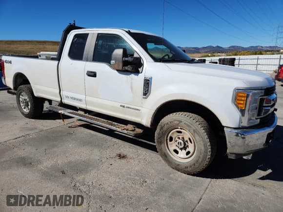 ✅ 2017 Ford F-350 Lariat • VIN: 1FT8X3BT6HEB58381 • Lot: 85843975. Wystawiony na Copart z przebiegiem 192 231 mil. Bezpłatny archiwum sprzedaży aukcyjnych z USA i szczegółowy raport historii pojazdu na DreamBid. Zdjęcie 4.