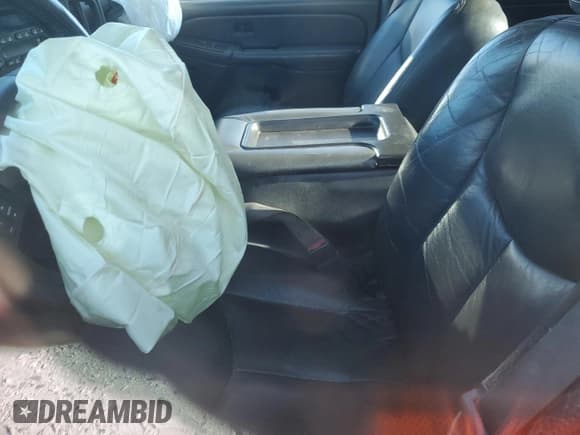 ✅ 2006 Chevrolet Silverado 2500HD Work Truck • VIN: 1GCHC23U86F204393 • Лот: 83843324. Опубликован ранее на Copart с пробегом 232 353 миль. Бесплатный доступ к архиву аукционных продаж из США и подробный отчёт об истории автомобиля на DreamBid. Изображение 7.