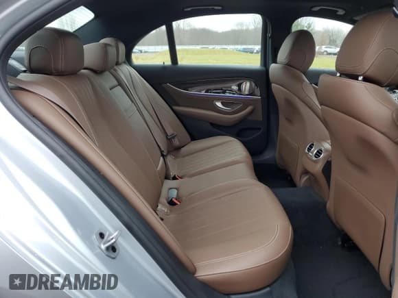 ✅ 2022 Mercedes-Benz E 450 • VIN: W1KZF5KB0NB032899 • Лот: 82189393. Опубликован ранее на Copart с пробегом 16 372 миль. Бесплатный доступ к архиву аукционных продаж из США и подробный отчёт об истории автомобиля на DreamBid. Изображение 10.