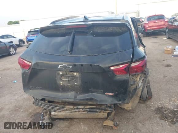 2020 Chevrolet Blazer RS z VIN 3GNKBERS8LS702091, wystawiony jako IAAI lot #42462446 z przebiegiem Nie podano mil oraz . Historia ofert i sprzedaży dostępna na DreamBid. Obrazek 16.