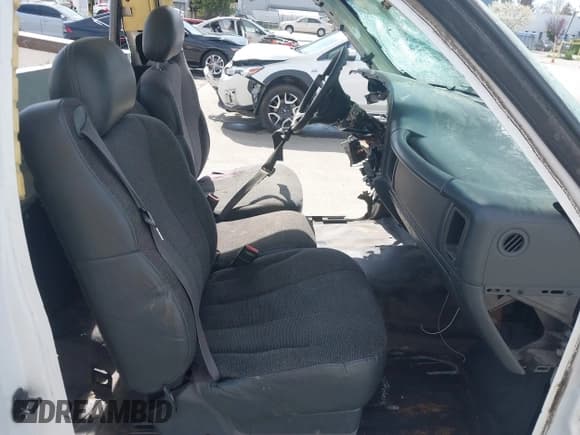 ✅ 1999 Chevrolet Silverado 2500 • VIN: 1GBGC24U2XE246595 • Lot: 41865596. Wystawiony na IAAI z przebiegiem Nie podano. Bezpłatny archiwum sprzedaży aukcyjnych z USA i szczegółowy raport historii pojazdu na DreamBid. Zdjęcie 5.