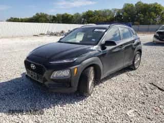 2021 Hyundai Kona SEL z VIN KM8K22AA6MU600618, wystawiony jako Copart lot #67609542 z przebiegiem 43 691 mil mil oraz . Historia ofert i sprzedaży dostępna na DreamBid. Obrazek 1.