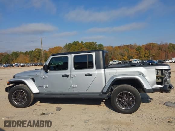✅ 2022 Jeep Gladiator Overland • VIN: 1C6HJTFG7NL170018 • Lot: 43628214. Wystawiony na IAAI z przebiegiem 34 949 mil. Bezpłatny archiwum sprzedaży aukcyjnych z USA i szczegółowy raport historii pojazdu na DreamBid. Zdjęcie 14.