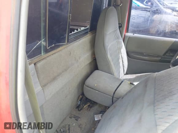 ✅ 1994 Ford Ranger Splash • VIN: 1FTCR10A4RPB38405 • Лот: 42864848. Опубликован ранее на IAAI с пробегом 297 043 миль. Бесплатный доступ к архиву аукционных продаж из США и подробный отчёт об истории автомобиля на DreamBid. Изображение 8.