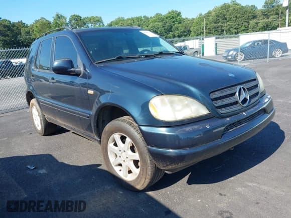 ✅ 1999 Mercedes-Benz M 320/430/500 • VIN: 4JGAB72E4XA053719 • Лот: 42607978. Опубликован ранее на IAAI с пробегом 179 173 миль. Бесплатный доступ к архиву аукционных продаж из США и подробный отчёт об истории автомобиля на DreamBid. Изображение 1.