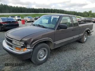 ✅ 1998 Chevrolet S-10 LS • VIN: 1GCCS19X0WK100710 • Лот: 61636495. Опубликован ранее на Copart с пробегом 216 032 миль. Бесплатный доступ к архиву аукционных продаж из США и подробный отчёт об истории автомобиля на DreamBid. Изображение 1.