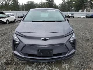 ✅ 2022 Chevrolet Bolt EV 2LT • VIN: 1G1FX6S0XN4107149 • Lot: 57287914. Wystawiony na Copart z przebiegiem 7 943 mil. Bezpłatny archiwum sprzedaży aukcyjnych z USA i szczegółowy raport historii pojazdu na DreamBid. Zdjęcie 5.