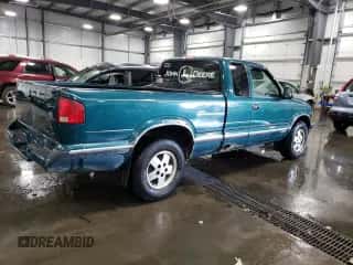 1997 Chevrolet S-10 LS с VIN 1GCDT19X8V8105893, выставлен на аукционе Copart как лот 74673924 с пробегом 217 046 миль миль и Списание • Salvage title. История ставок и продаж доступна на DreamBid. Изображение 3.