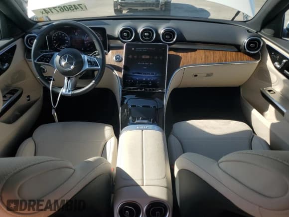 ✅ 2024 Mercedes-Benz C 300 • VIN: W1KAF4GB2RR165032 • Lot: 74506714. Wystawiony na Copart z przebiegiem 4 144 mil. Bezpłatny archiwum sprzedaży aukcyjnych z USA i szczegółowy raport historii pojazdu na DreamBid. Zdjęcie 8.