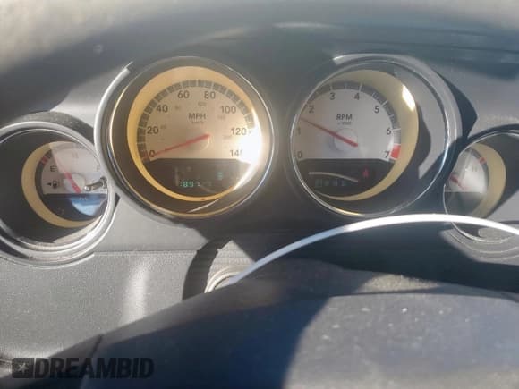 ✅ 2010 Dodge Challenger SE • VIN: 2B3CJ4DV4AH278888 • Лот: 85387995. Опубликован ранее на Copart с пробегом 189 727 миль. Бесплатный доступ к архиву аукционных продаж из США и подробный отчёт об истории автомобиля на DreamBid. Изображение 9.