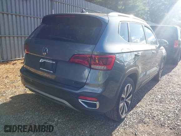 ✅ 2022 Volkswagen Taos SE • VIN: 3VVLX7B27NM033583 • Lot: 43540035. Wystawiony na IAAI z przebiegiem 55 079 mil. Bezpłatny archiwum sprzedaży aukcyjnych z USA i szczegółowy raport historii pojazdu na DreamBid. Zdjęcie 4.