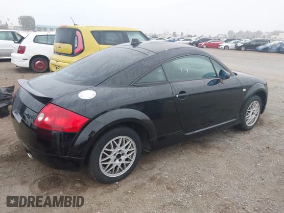 ✅ 2001 Audi TT • VIN: TRUWT28NX11039550 • Lot: 43606462. Wystawiony na IAAI z przebiegiem Nie podano. Bezpłatny archiwum sprzedaży aukcyjnych z USA i szczegółowy raport historii pojazdu na DreamBid. Zdjęcie 4.