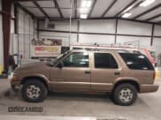 ✅ 2004 Chevrolet Blazer LS • VIN: 1GNDT13X94K133526 • Lot: 41582292. Wystawiony na IAAI z przebiegiem 177 686 mil. Bezpłatny archiwum sprzedaży aukcyjnych z USA i szczegółowy raport historii pojazdu na DreamBid. Zdjęcie 17.