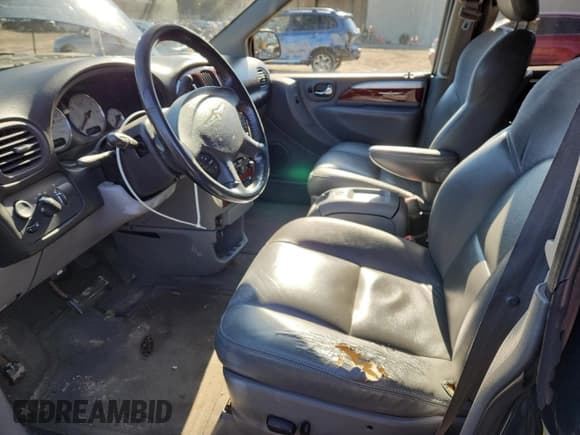 ✅ 2005 Chrysler Town & Country Limited • VIN: 2C8GP64L35R294331 • Lot: 92526025. Listed on Copart with 141,815 mi. Free auction sales archive from the USA and detailed vehicle history report at DreamBid. Image 7.