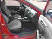 2013 Hyundai Veloster w/Black Int с VIN KMHTC6AD3DU099707, выставлен на аукционе IAAI как лот 43076379 с пробегом 128 517 миль миль и . История ставок и продаж доступна на DreamBid. Изображение 5.