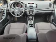 ✅ 2013 Kia Forte EX • VIN: KNAFU4A29D5651428 • Lot: 84392625. Wystawiony na Copart z przebiegiem 202 297 mil. Bezpłatny archiwum sprzedaży aukcyjnych z USA i szczegółowy raport historii pojazdu na DreamBid. Zdjęcie 8.