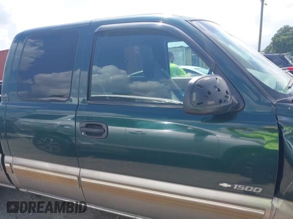 ✅ 2001 Chevrolet Silverado 1500 • VIN: 2GCEK19T611295288 • Лот: 42640158. Опубликован ранее на IAAI с пробегом 182 055 миль. Бесплатный доступ к архиву аукционных продаж из США и подробный отчёт об истории автомобиля на DreamBid. Изображение 13.