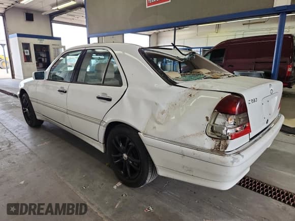 ✅ 1999 Mercedes-Benz C 230/260/280/320 • VIN: WDBHA29G7XA709264 • Lot: 59676075. Listed on Copart with 156,393 mi. Free auction sales archive from the USA and detailed vehicle history report at DreamBid. Image 2.