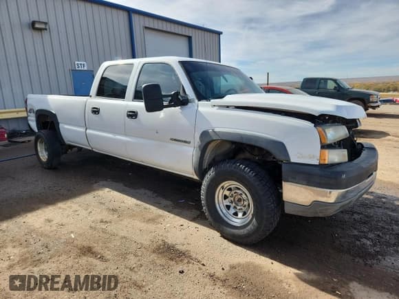 ✅ 2005 Chevrolet Silverado 2500HD LS • VIN: 1GCHK23U95F929468 • Lot: 92312705. Wystawiony na Copart z przebiegiem 314 955 mil. Bezpłatny archiwum sprzedaży aukcyjnych z USA i szczegółowy raport historii pojazdu na DreamBid. Zdjęcie 4.
