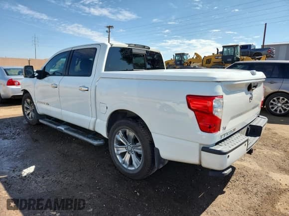✅ 2018 Nissan Titan Platinum Reserve • VIN: 1N6AA1E66JN534528 • Lot: 70509435. Wystawiony na Copart z przebiegiem 74 597 mil. Bezpłatny archiwum sprzedaży aukcyjnych z USA i szczegółowy raport historii pojazdu na DreamBid. Zdjęcie 2.