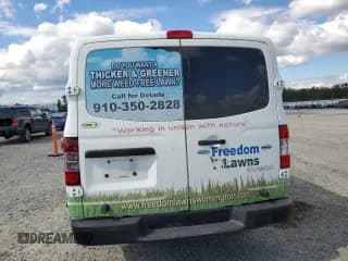 ✅ 2014 Nissan NV Cargo SV • VIN: 1N6BF0KM7EN100725 • Lot: 70743074. Wystawiony na Copart z przebiegiem 124 762 mil. Bezpłatny archiwum sprzedaży aukcyjnych z USA i szczegółowy raport historii pojazdu na DreamBid. Zdjęcie 6.