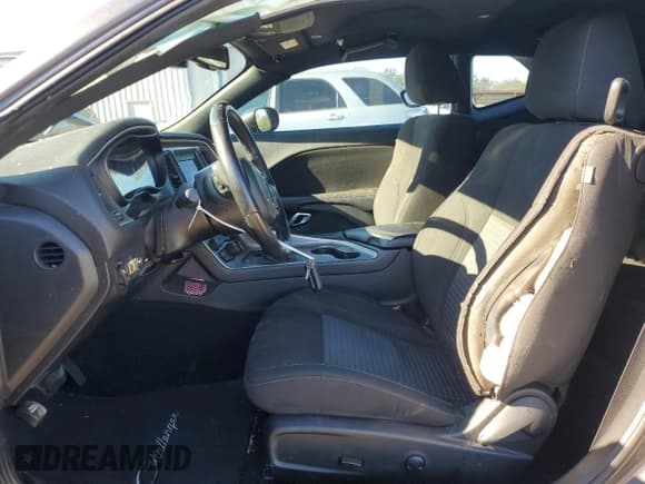 ✅ 2022 Dodge Challenger SXT • VIN: 2C3CDZGG1NH142907 • Lot: 81664914. Wystawiony na Copart z przebiegiem 24 230 mil. Bezpłatny archiwum sprzedaży aukcyjnych z USA i szczegółowy raport historii pojazdu na DreamBid. Zdjęcie 7.