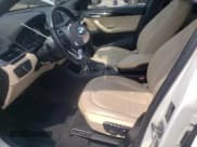 ✅ 2018 BMW X1 xDrive28i • VIN: WBXHT3C34J5K29497 • Lot: 53518835. Wystawiony na Copart z przebiegiem 96 514 mil. Bezpłatny archiwum sprzedaży aukcyjnych z USA i szczegółowy raport historii pojazdu na DreamBid. Zdjęcie 7.