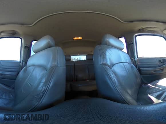 2000 Chevrolet Blazer LS z VIN 1GNCS13W2Y2355000, wystawiony jako IAAI lot #41853380 z przebiegiem 275 732 mil mil oraz . Historia ofert i sprzedaży dostępna na DreamBid. Obrazek 20.