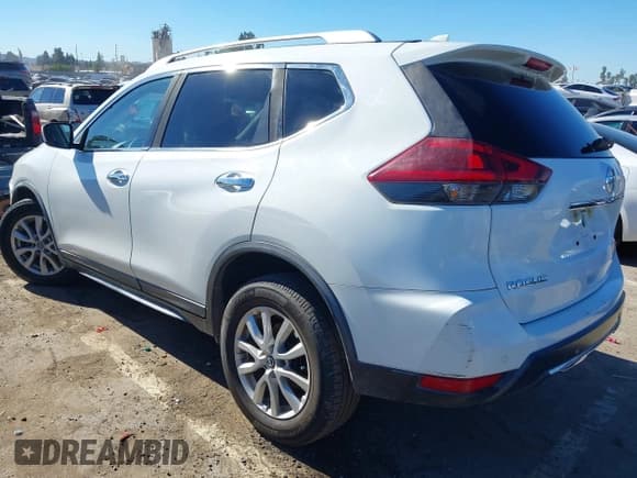 ✅ 2020 Nissan Rogue SV • VIN: KNMAT2MT4LP509287 • Lot: 43741134. Wystawiony na IAAI z przebiegiem 134 392 mil. Bezpłatny archiwum sprzedaży aukcyjnych z USA i szczegółowy raport historii pojazdu na DreamBid. Zdjęcie 3.