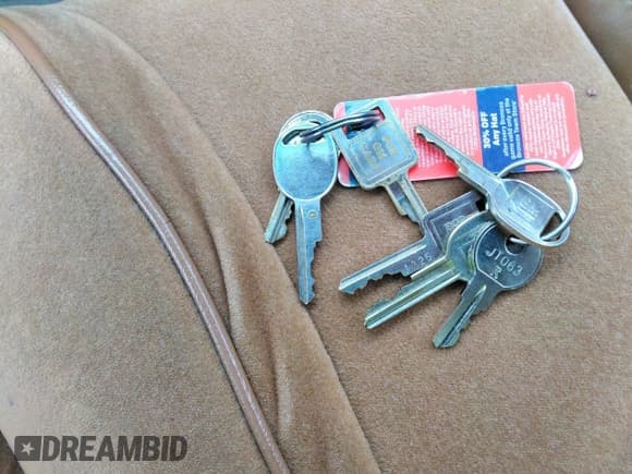 ✅ 1990 Oldsmobile Cutlass Ciera • VIN: 1G3AM54N4L6331841 • Lot: 41805396. Wystawiony na IAAI z przebiegiem 145 041 mil. Bezpłatny archiwum sprzedaży aukcyjnych z USA i szczegółowy raport historii pojazdu na DreamBid. Zdjęcie 11.