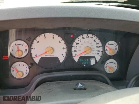 ✅ 2007 Dodge 1500 SLT • VIN: 1D7HU182X7J530442 • Лот: 76867904. Опубликован ранее на Copart с пробегом 260 070 миль. Бесплатный доступ к архиву аукционных продаж из США и подробный отчёт об истории автомобиля на DreamBid. Изображение 9.