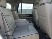 ✅ 2007 Lincoln Navigator • VIN: 5LMFU27567LJ12959 • Lot: 61891815. Wystawiony na Copart z przebiegiem 217 307 mil. Bezpłatny archiwum sprzedaży aukcyjnych z USA i szczegółowy raport historii pojazdu na DreamBid. Zdjęcie 11.