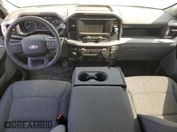 ✅ 2022 Ford F-150 XL • VIN: 1FTEX1EB6NKE84205 • Lot: 48935055. Wystawiony na Copart z przebiegiem 43 189 mil. Bezpłatny archiwum sprzedaży aukcyjnych z USA i szczegółowy raport historii pojazdu na DreamBid. Zdjęcie 8.