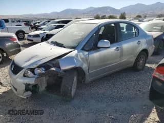 ✅ 2013 Suzuki SX4 LE • VIN: JS2YC5A31D6100472 • Lot: 73356934. Wystawiony na Copart z przebiegiem Nie podano. Bezpłatny archiwum sprzedaży aukcyjnych z USA i szczegółowy raport historii pojazdu na DreamBid. Zdjęcie 1.