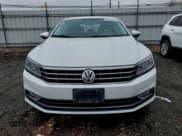 ✅ 2017 Volkswagen Passat SE • VIN: 1VWBT7A3XHC079931 • Lot: 92912625. Wystawiony na Copart z przebiegiem 80 790 mil. Bezpłatny archiwum sprzedaży aukcyjnych z USA i szczegółowy raport historii pojazdu na DreamBid. Zdjęcie 5.