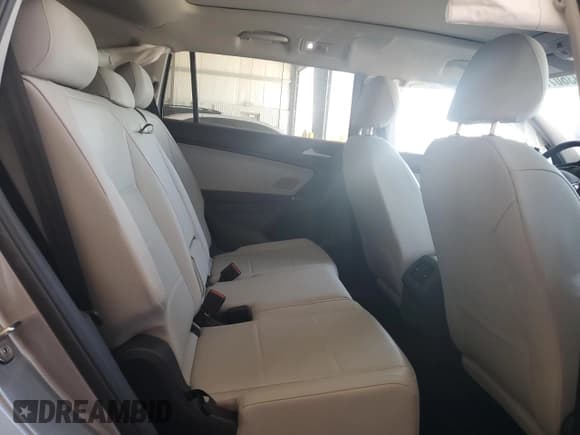 ✅ 2020 Volkswagen Tiguan SE • VIN: 3VV2B7AX8LM080447 • Lot: 90936075. Wystawiony na Copart z przebiegiem 52 977 mil. Bezpłatny archiwum sprzedaży aukcyjnych z USA i szczegółowy raport historii pojazdu na DreamBid. Zdjęcie 11.