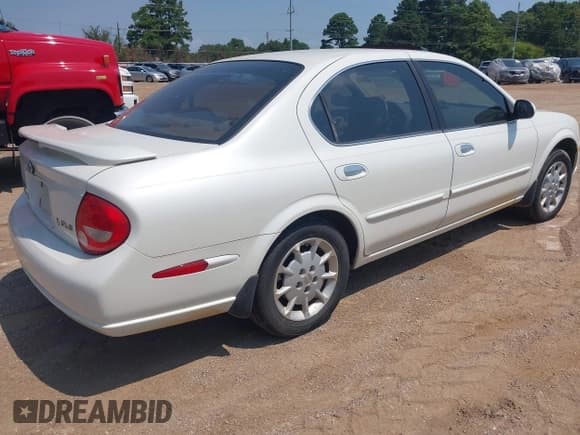 ✅ 2000 Nissan Maxima GXE • VIN: JN1CA31DXYT704524 • Лот: 43024850. Опубликован ранее на IAAI с пробегом 102 887 миль. Бесплатный доступ к архиву аукционных продаж из США и подробный отчёт об истории автомобиля на DreamBid. Изображение 4.