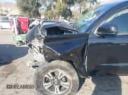 ✅ 2017 Toyota Tacoma SR • VIN: 5TFRX5GN8HX099610 • Lot: 43630614. Wystawiony na IAAI z przebiegiem Nie podano. Bezpłatny archiwum sprzedaży aukcyjnych z USA i szczegółowy raport historii pojazdu na DreamBid. Zdjęcie 6.