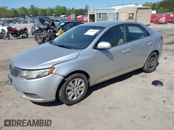 ✅ 2011 Kia Forte LX • VIN: KNAFT4A26B5381462 • Lot: 42060401. Wystawiony na IAAI z przebiegiem 180 000 mil. Bezpłatny archiwum sprzedaży aukcyjnych z USA i szczegółowy raport historii pojazdu na DreamBid. Zdjęcie 17.