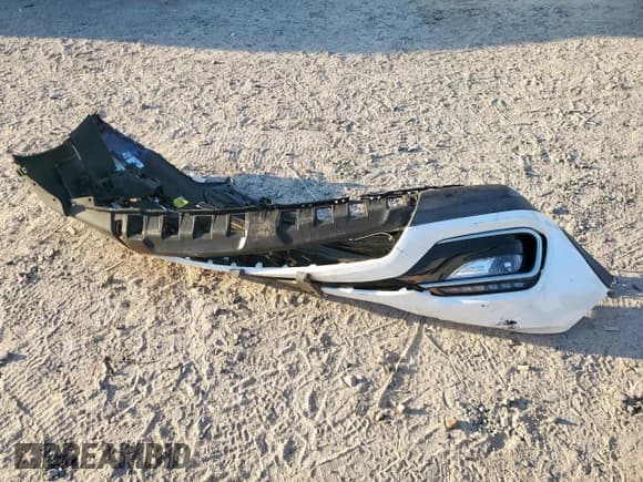 ✅ 2017 Hyundai Santa Fe 2.4L • VIN: 5XYZUDLB0HG400694 • Lot: 86504635. Listed on Copart with 174,876 mi. Free auction sales archive from the USA and detailed vehicle history report at DreamBid. Image 13.