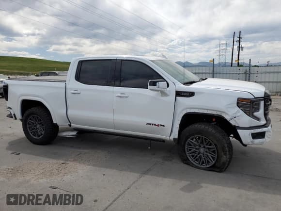 ✅ 2025 GMC Sierra 1500 AT4X • VIN: 3GTUUFE81SG204697 • Лот: 59916795. Опубликован ранее на Copart с пробегом 1 775 миль. Бесплатный доступ к архиву аукционных продаж из США и подробный отчёт об истории автомобиля на DreamBid. Изображение 4.