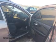 ✅ 2014 Jeep Cherokee Latitude • VIN: 1C4PJLCB5EW225657 • Lot: 43714635. Wystawiony na IAAI z przebiegiem 198 486 mil. Bezpłatny archiwum sprzedaży aukcyjnych z USA i szczegółowy raport historii pojazdu na DreamBid. Zdjęcie 5.