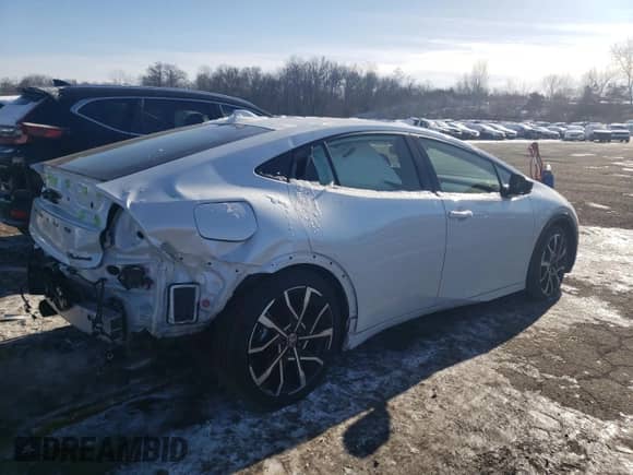 2024 Toyota Prius SE с VIN JTDACACU0R3027324, выставлен на аукционе Copart как лот 41729955 с пробегом 695 миль миль и Списание • Salvage title. История ставок и продаж доступна на DreamBid. Изображение 3.