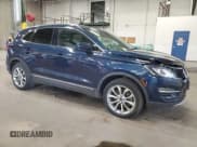 ✅ 2017 Lincoln MKC Select • VIN: 5LMTJ2DH7HUL68940 • Lot: 59793175. Wystawiony na Copart z przebiegiem 70 367 mil. Bezpłatny archiwum sprzedaży aukcyjnych z USA i szczegółowy raport historii pojazdu na DreamBid. Zdjęcie 4.