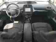 2021 Toyota Prius LE z VIN JTDKAMFP7M3176372, wystawiony jako Copart lot #68893794 z przebiegiem 59 421 mil mil oraz Szkoda całkowita • Salvage title. Historia ofert i sprzedaży dostępna na DreamBid. Obrazek 8.