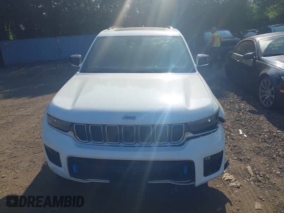 ✅ 2023 Jeep Grand Cherokee Overland • VIN: 1C4RJYD63P8880138 • Lot: 42955360. Listed on IAAI with 15,112 mi. Free auction sales archive from the USA and detailed vehicle history report at DreamBid. Image 12.