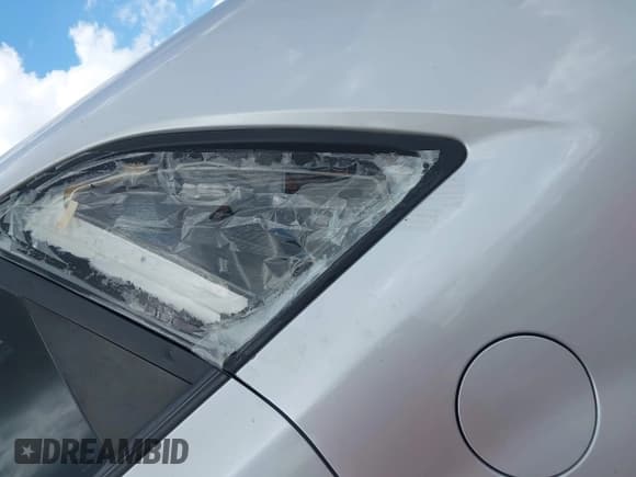 ✅ 2011 Kia Sorento LX • VIN: 5XYKT3A13BG148648 • Lot: 42599939. Listed on IAAI with 86,317 mi. Free auction sales archive from the USA and detailed vehicle history report at DreamBid. Image 6.