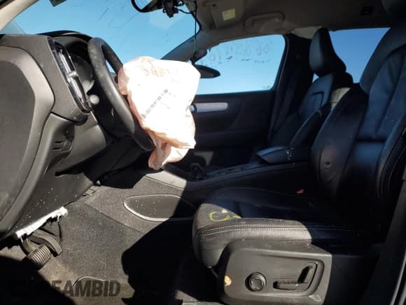 ✅ 2022 Volvo XC40 Momentum • VIN: YV4AC2HK3N2706238 • Лот: 86889104. Опубликован ранее на Copart с пробегом 103 457 миль. Бесплатный доступ к архиву аукционных продаж из США и подробный отчёт об истории автомобиля на DreamBid. Изображение 7.